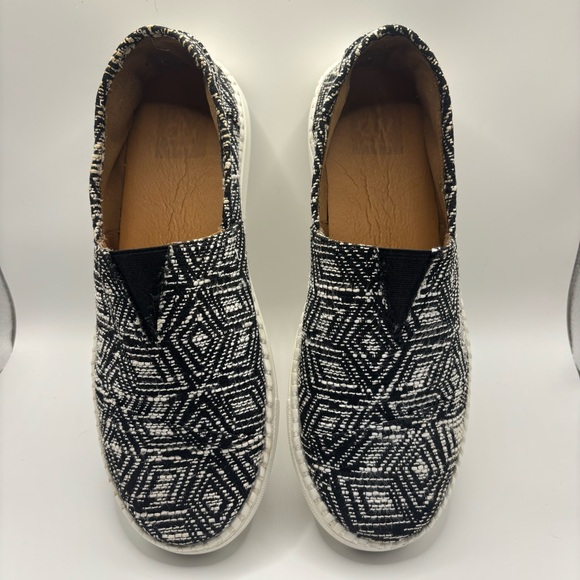Dolce Vita Sumna Black/White Jamaican Print Wove Textile Slip-On Shoes Men’s 8 - Picture 4 of 11